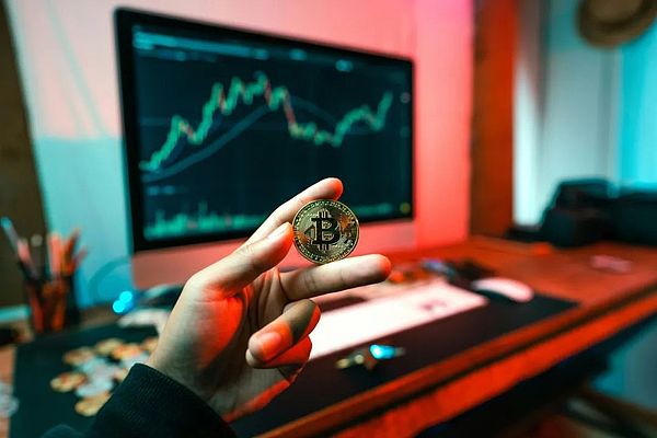 加密货币行业巨震：OneCoin创始团队遭法律严惩，市场动荡再起